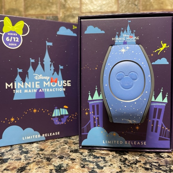 Disney Minnie Mouse Main Attraction Peter Pan MagicBand Series 6/12 - Picture 3 of 8